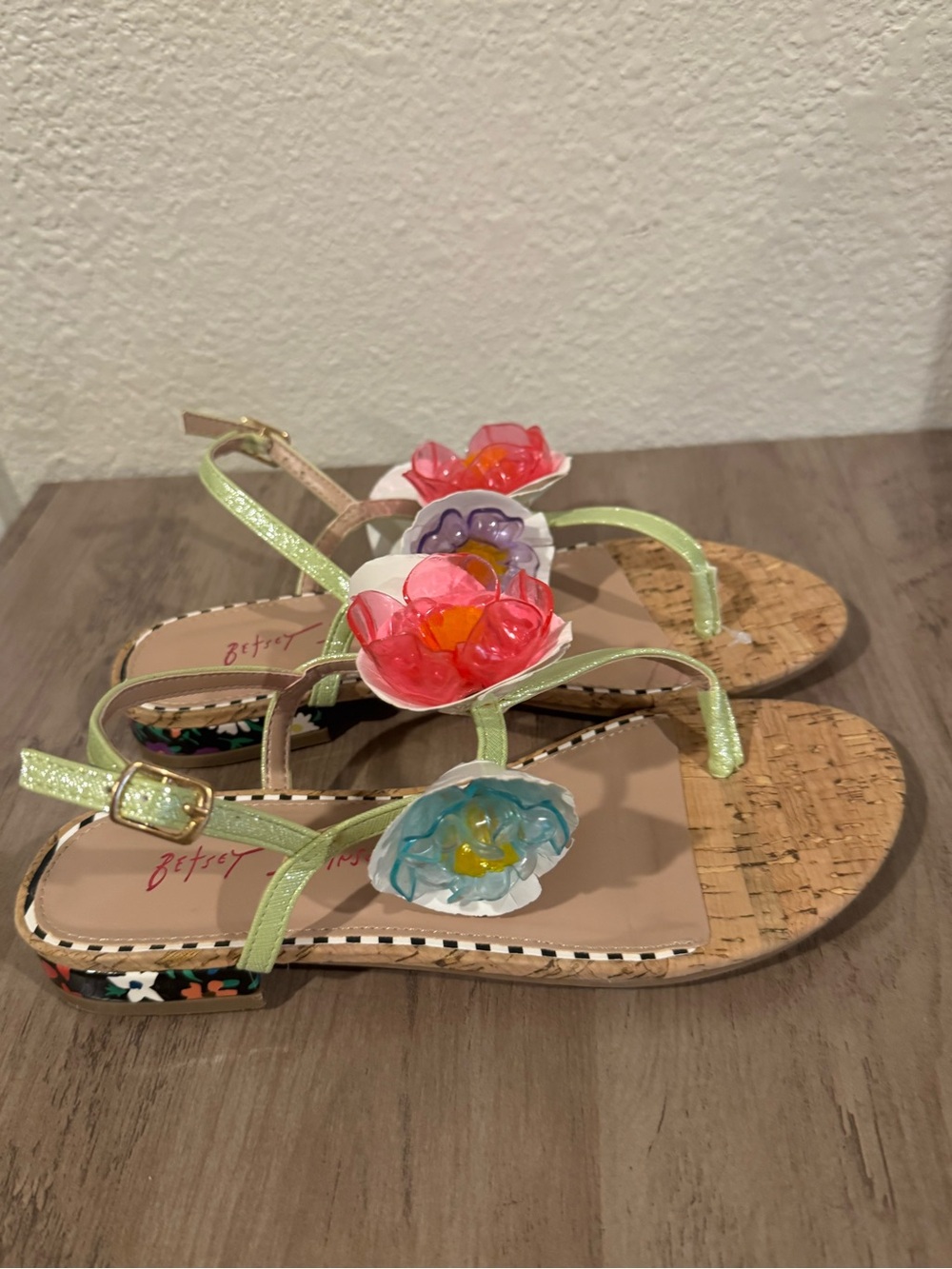 Betsey Johnson Jaydda Thong Lime Green Floral T-Strap Cork Sandals 6.5